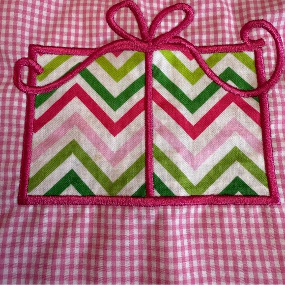 Smockadot Kids Chevron Set with Embroidered Present Emblem - Picture 5 of 10